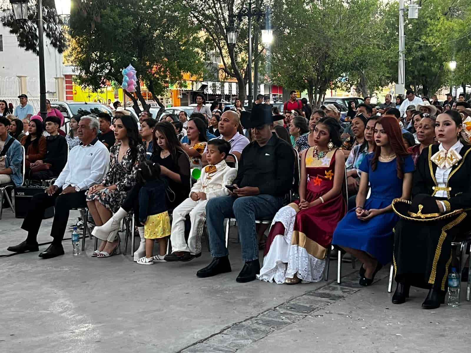 Destacan cantantes de SB en concurso
