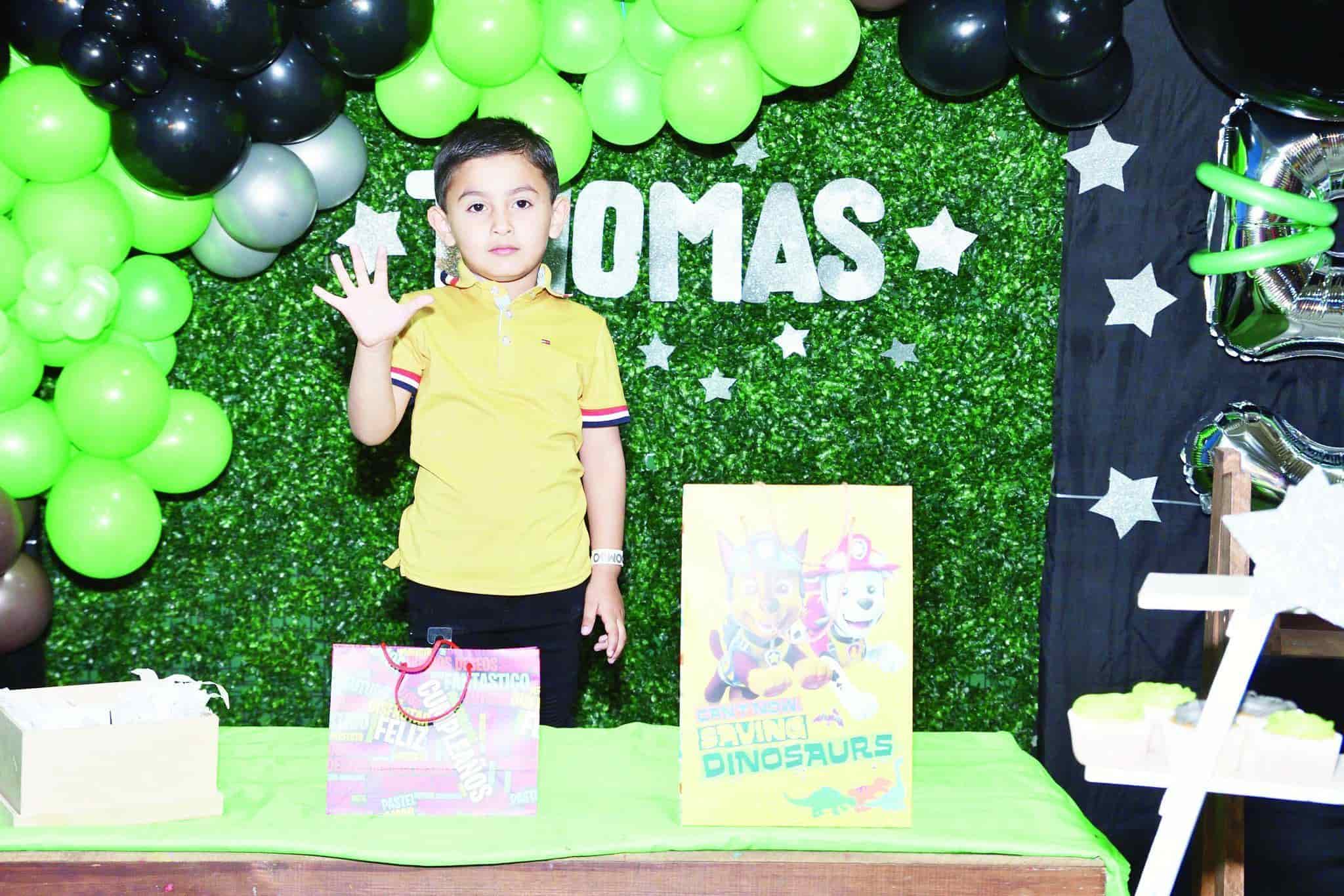 Thomas Alexander cumple 5 años