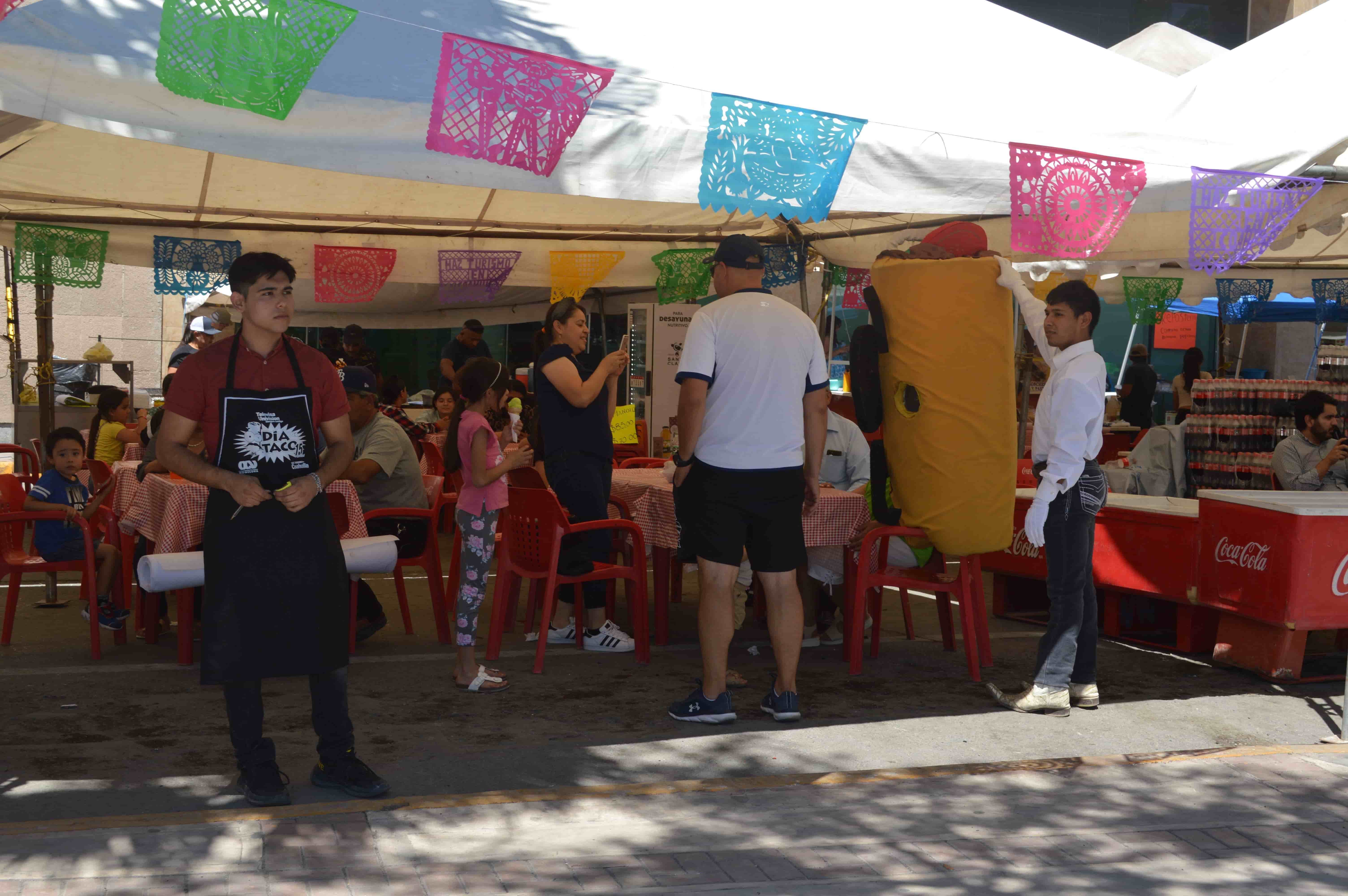 Acuden cientos A Día del Taco