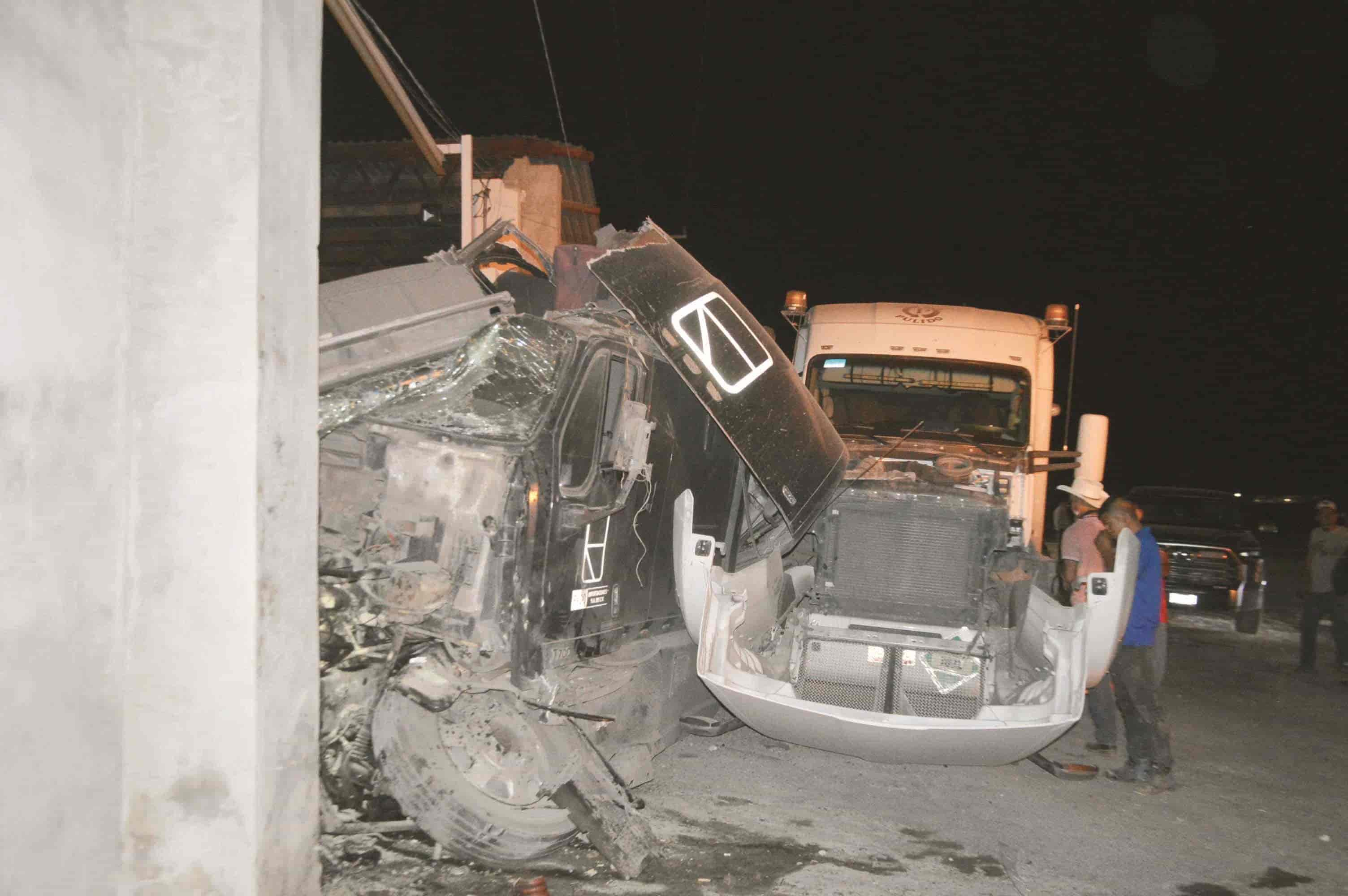 Dormita y choca Contra tráiler