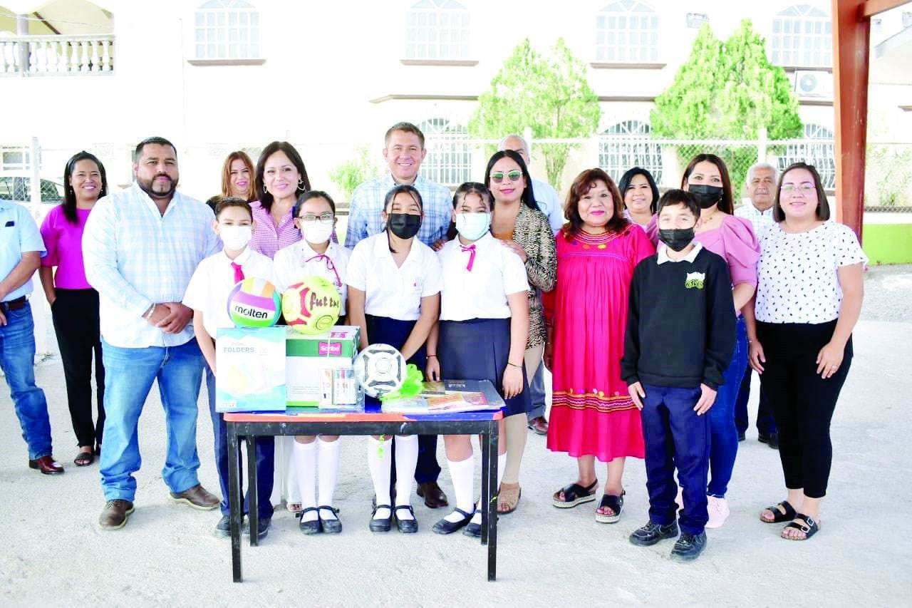 Lunes Cívico en Santa Gertrudis