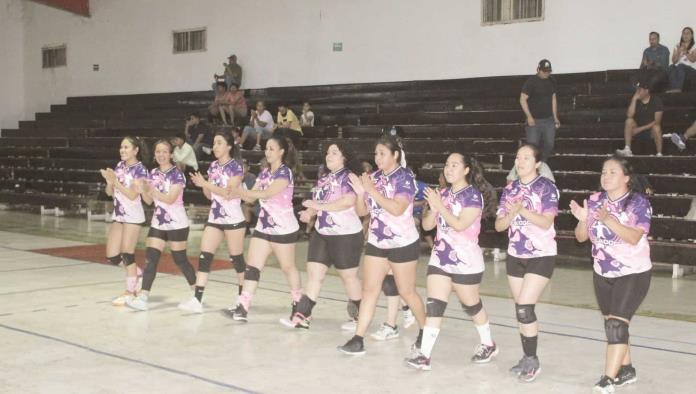 Las Cazadoras ganaron en 3 set