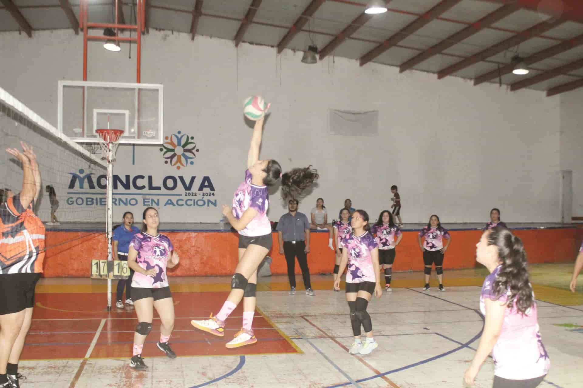Las Cazadoras ganaron en 3 set