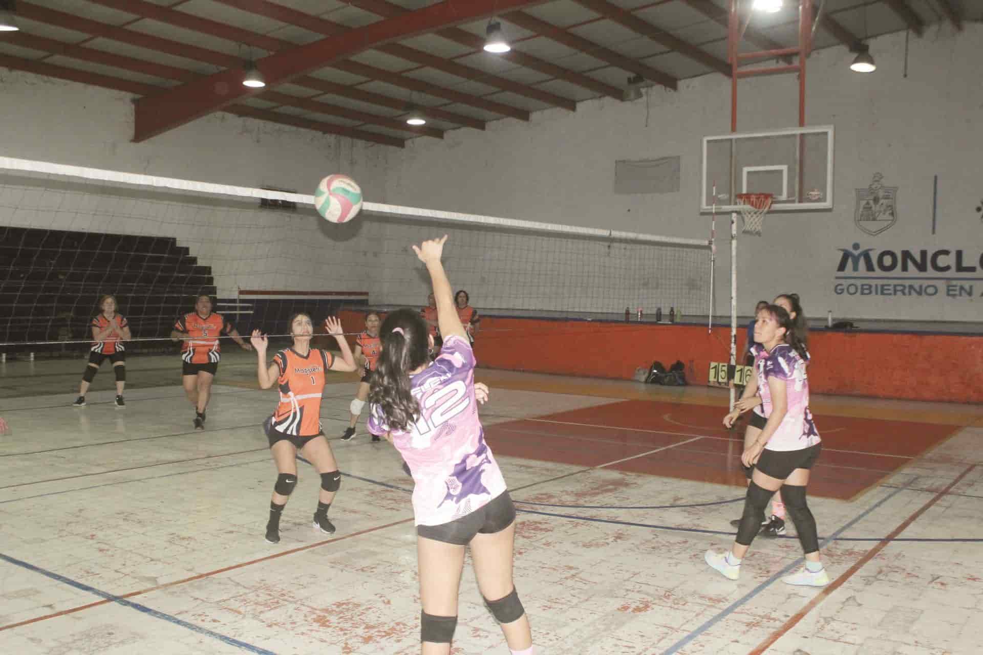 Las Cazadoras ganaron en 3 set