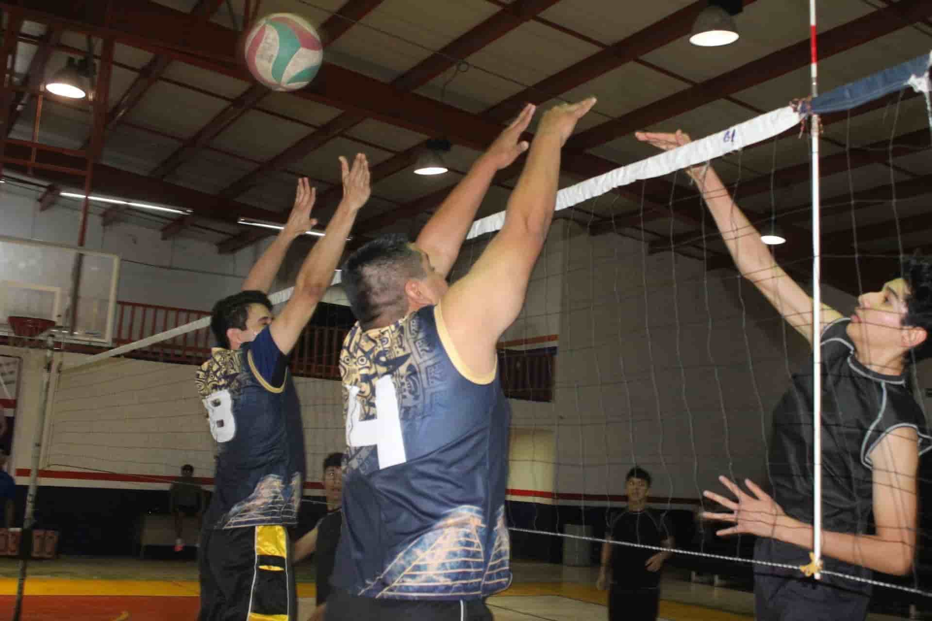 Los Aztecas siguen triunfando