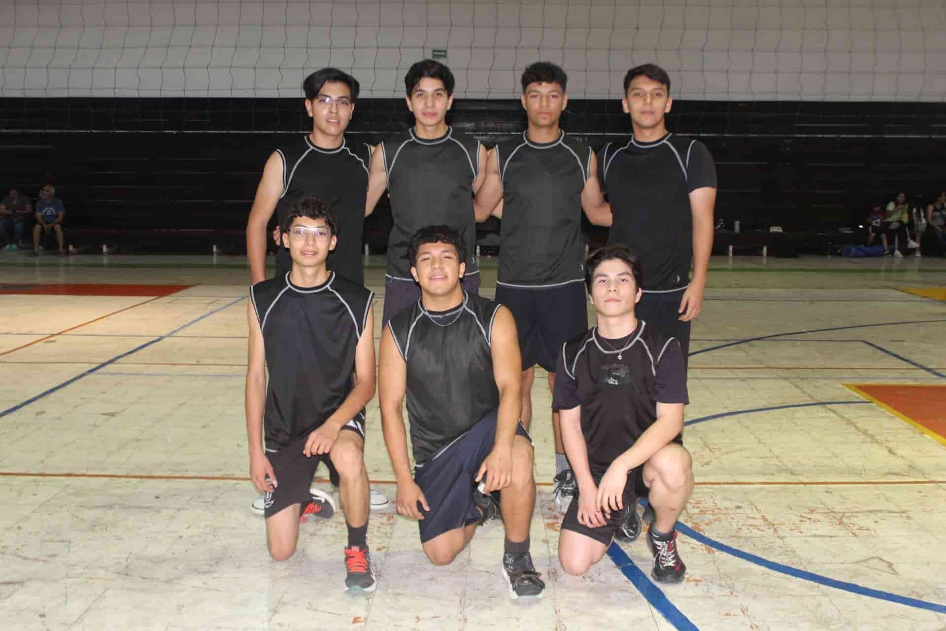 Los Aztecas siguen triunfando