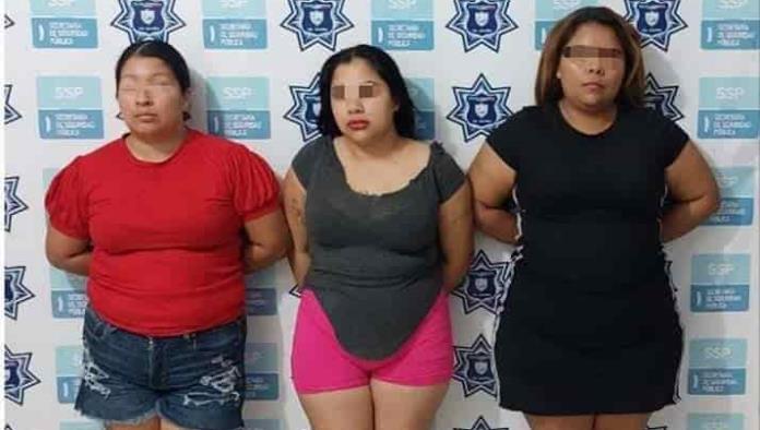 Golpean a pulguera entre tres mujeres