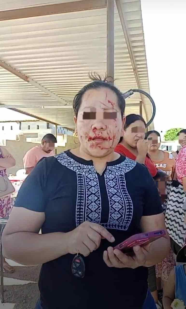 Golpean a pulguera entre tres mujeres