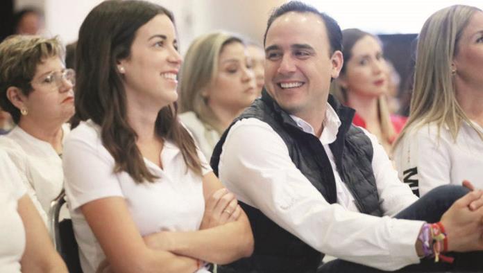 Becas, créditos y empleo para las mujeres: Manolo