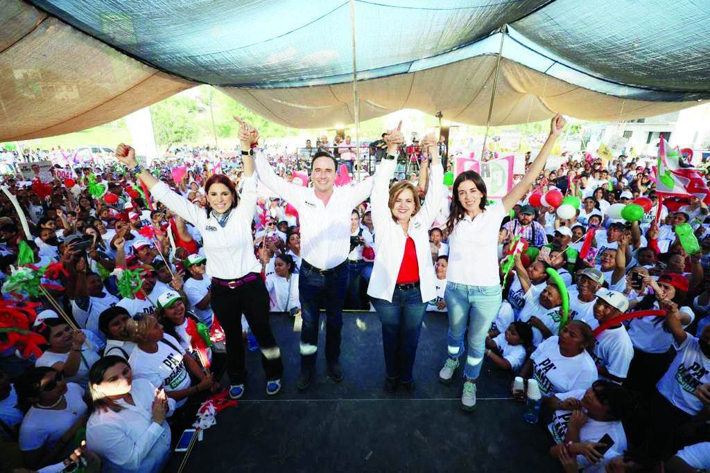 Becas, créditos y empleo para las mujeres: Manolo