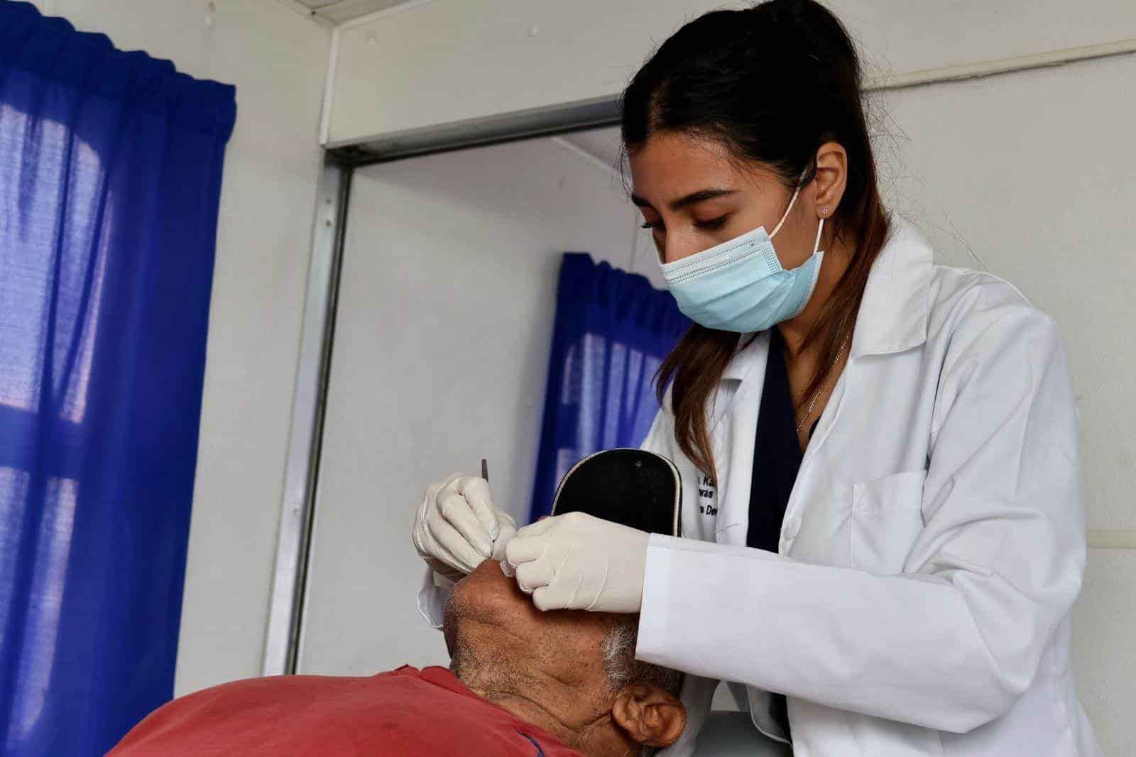 Agradecen vecinos Caravana de Salud