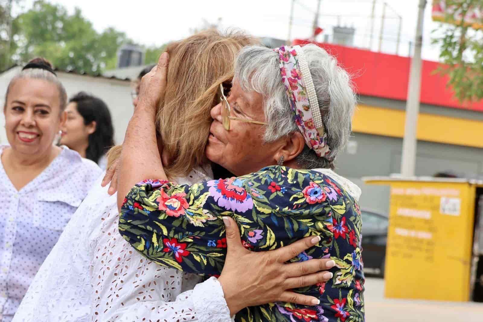 Agradecen vecinos Caravana de Salud