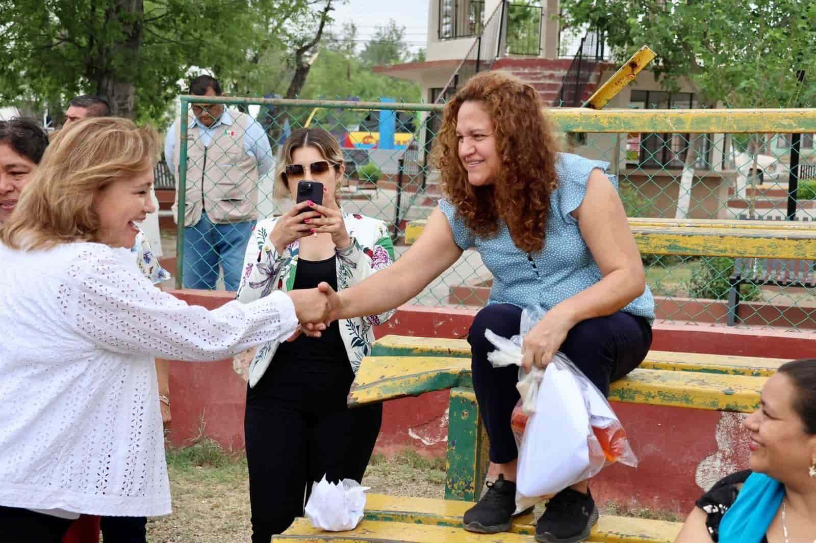 Agradecen vecinos Caravana de Salud