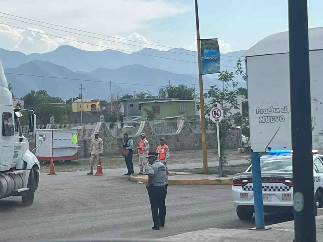 Escolta GN convoy de pipas en Múzquiz