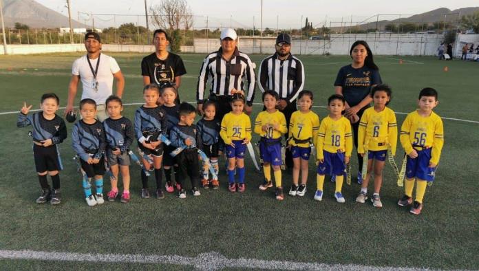 Presenta LIFARCC juegos de Tochito bandera