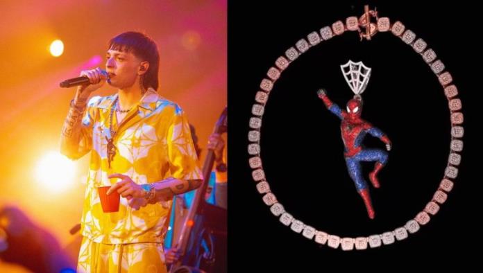 Peso Pluma: Esto cuesta el collar de Spider-Man de oro y diamantes que usa el cantante