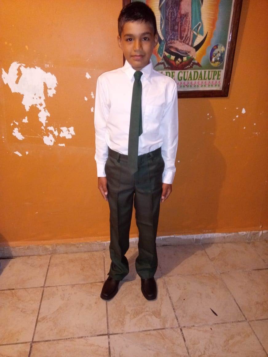 Madre vendió su ropa para vestir a su hijo