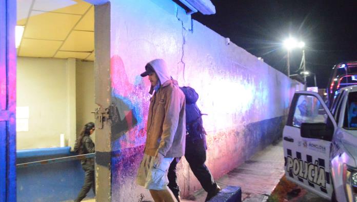 Aterroriza padrastro a jovencitas