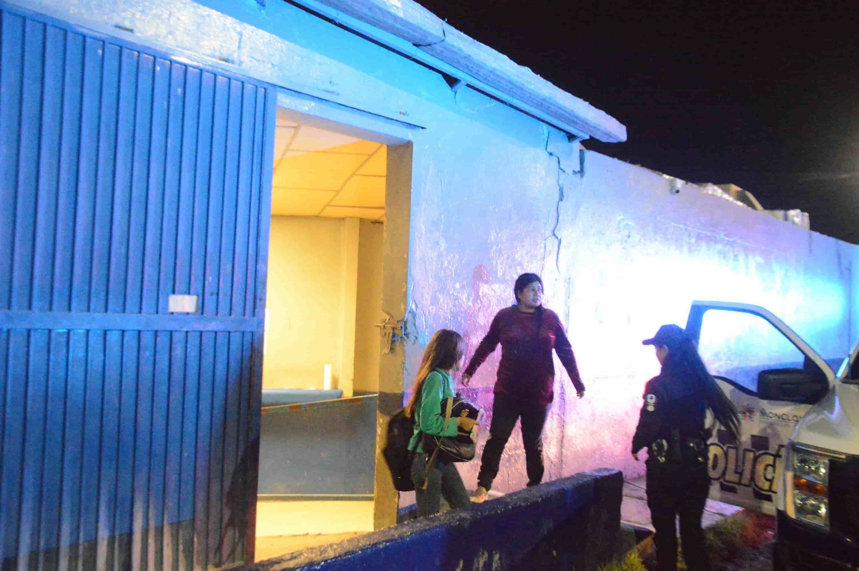 Aterroriza padrastro a jovencitas