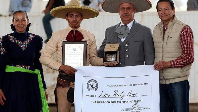 Lino Ruiz Arias triunfa por Compadres Monclova