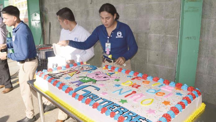 Festeja Gutiérrez a los reyes del hogar