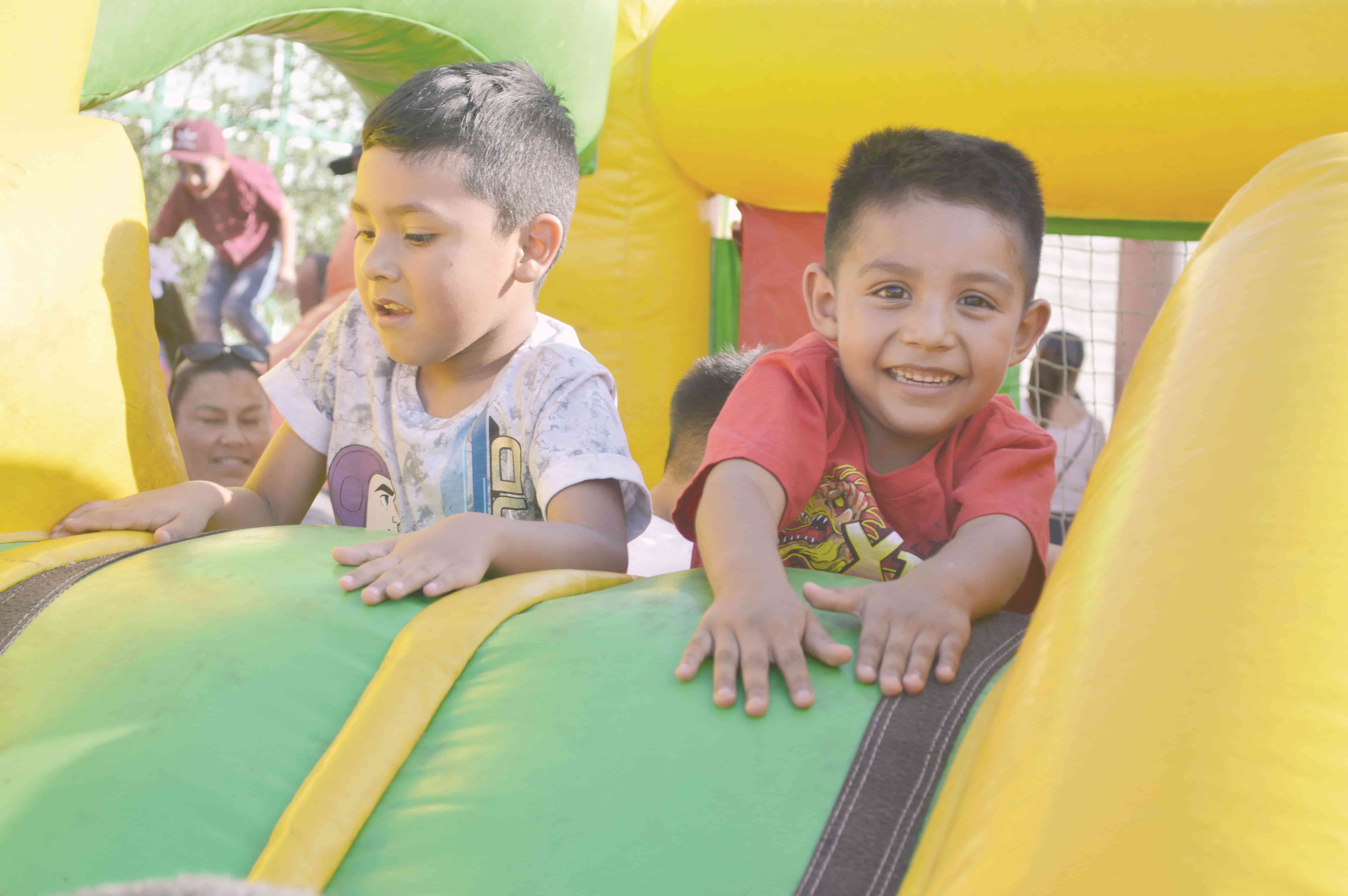 Festeja Gutiérrez a los reyes del hogar