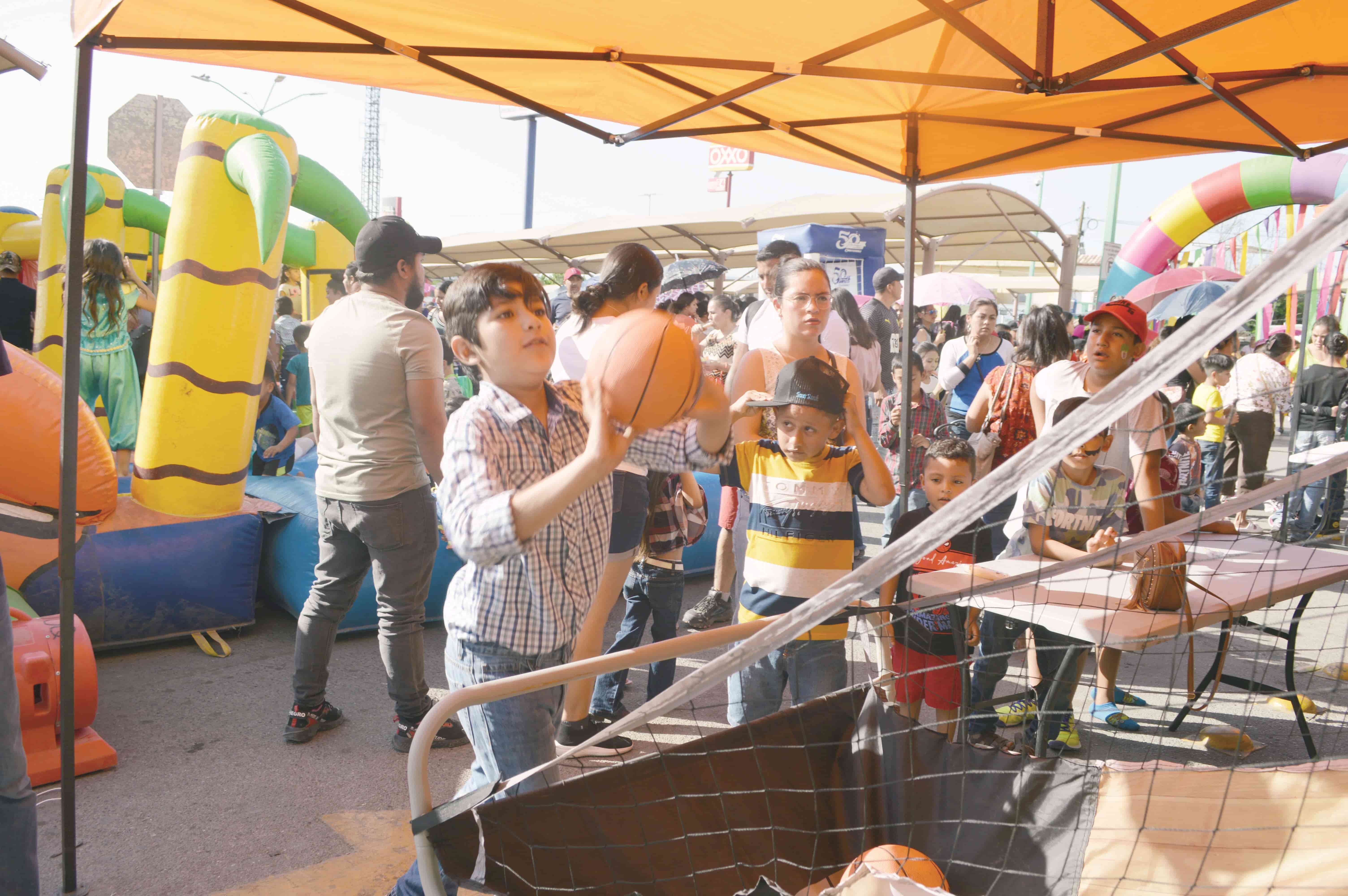 Festeja Gutiérrez a los reyes del hogar