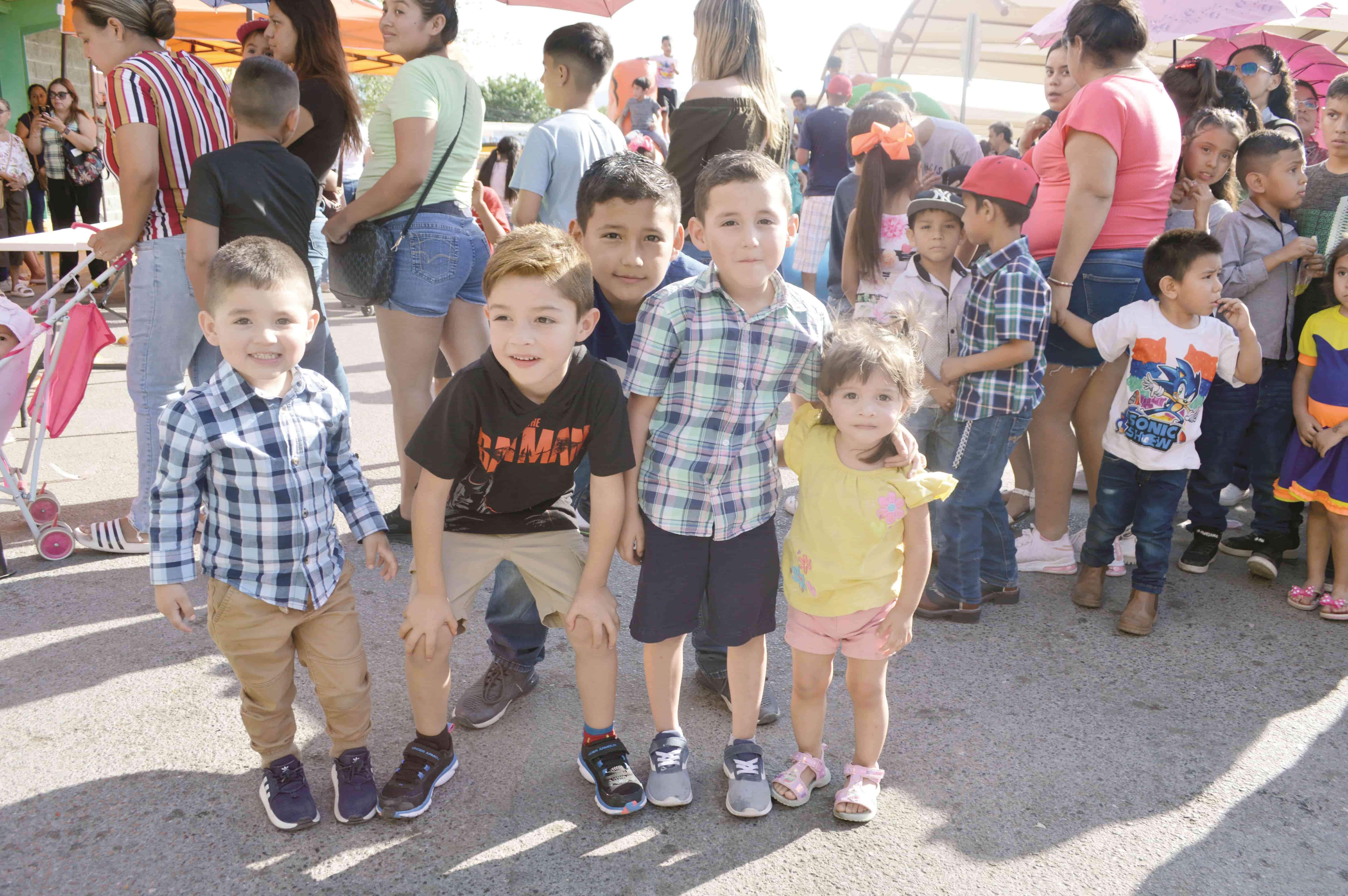 Festeja Gutiérrez a los reyes del hogar