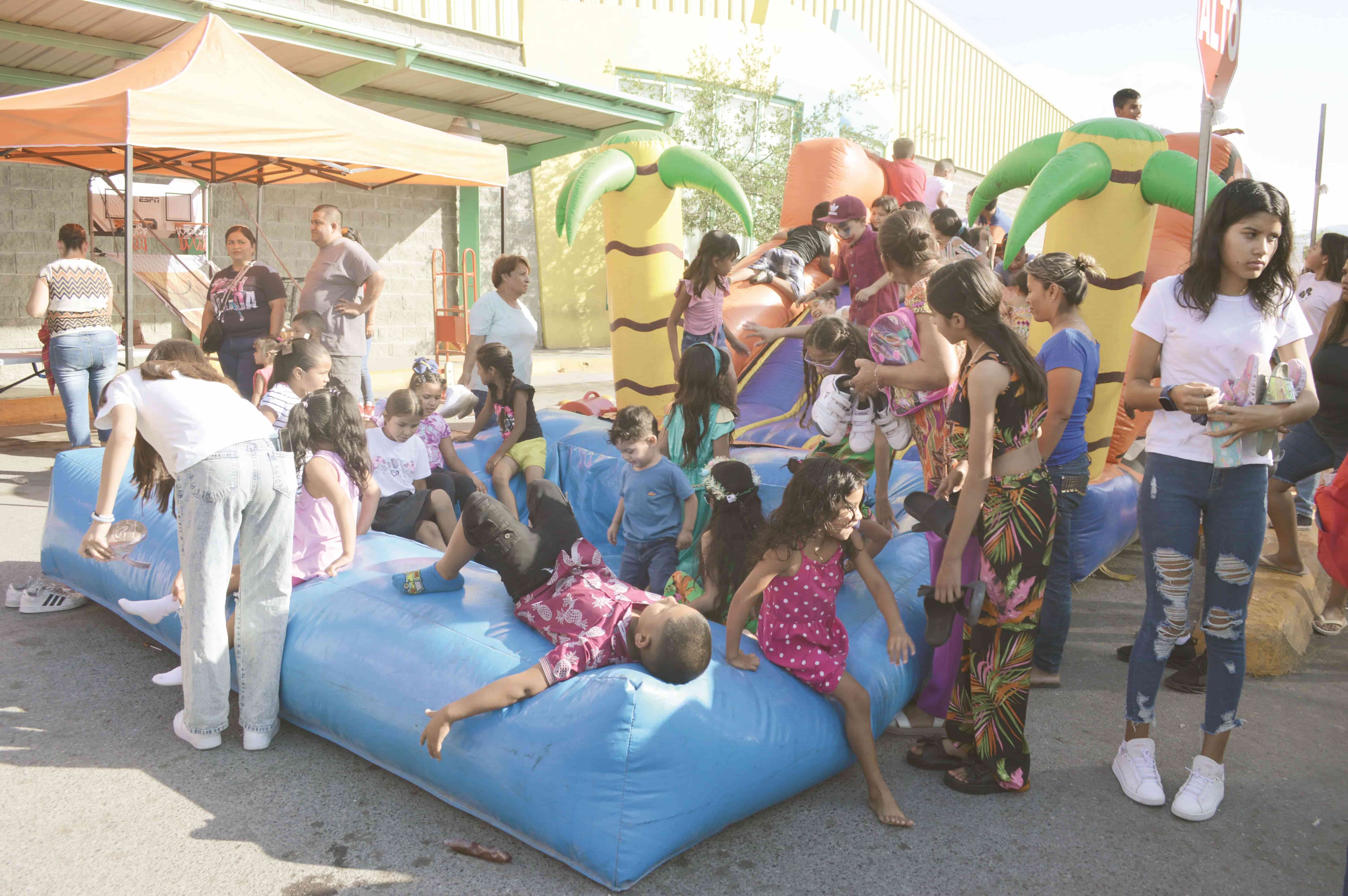 Festeja Gutiérrez a los reyes del hogar