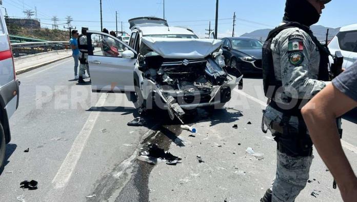 Se emboba con paro y se estampa en troca
