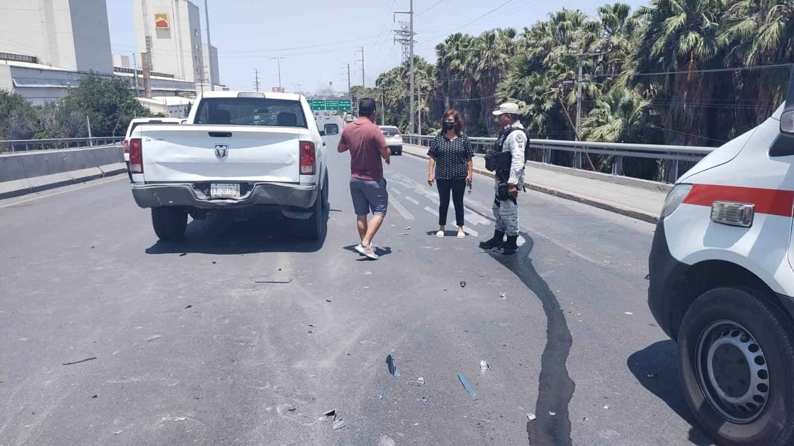 Se emboba con paro y se estampa en troca