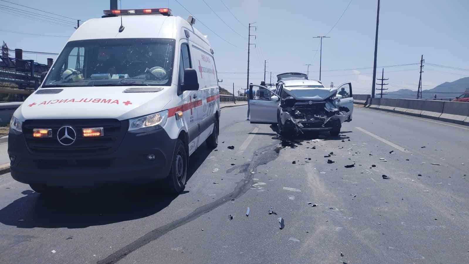 Se emboba con paro y se estampa en troca