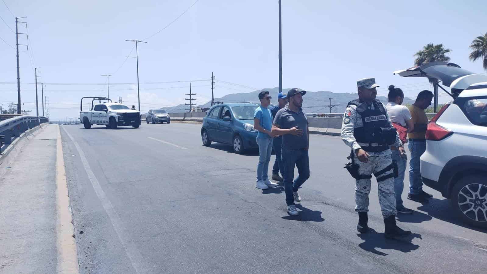 Se emboba con paro y se estampa en troca