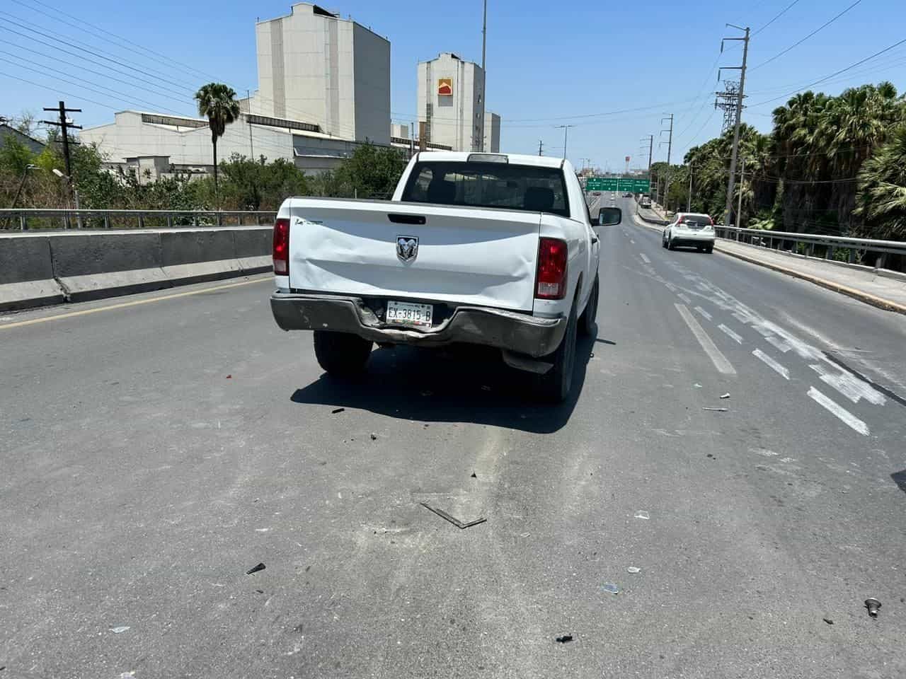 Se emboba con paro y se estampa en troca