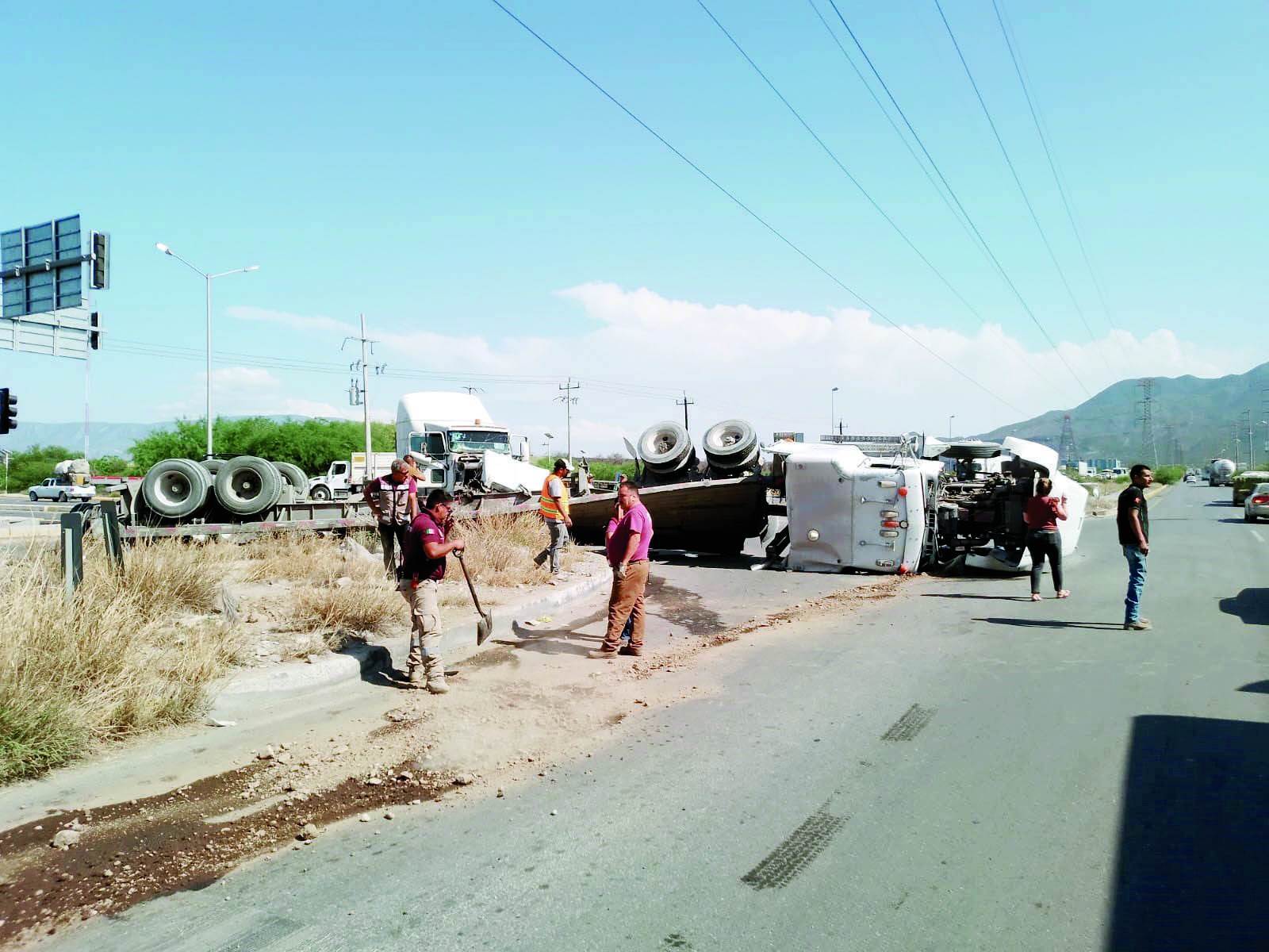 Vuelca en el Salinas