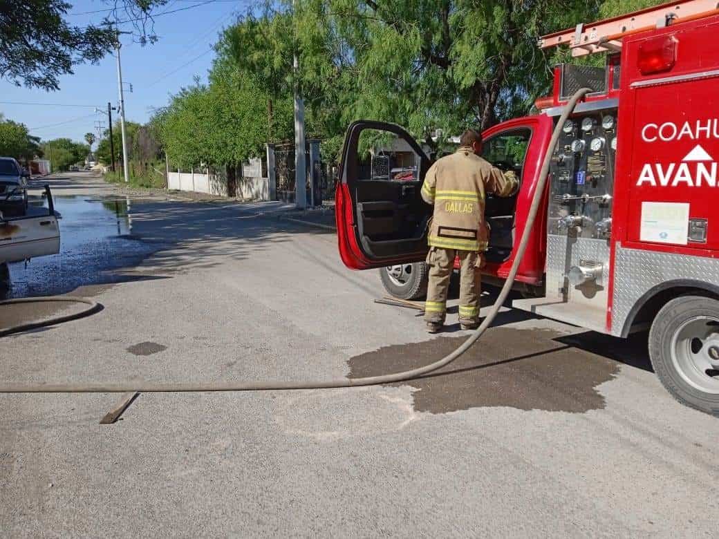Fuego consume Auto en Palaú
