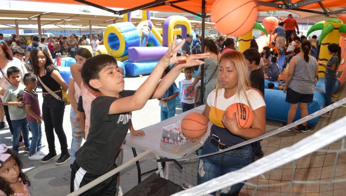 Sigue Súper Gutiérrez festejando a los niños