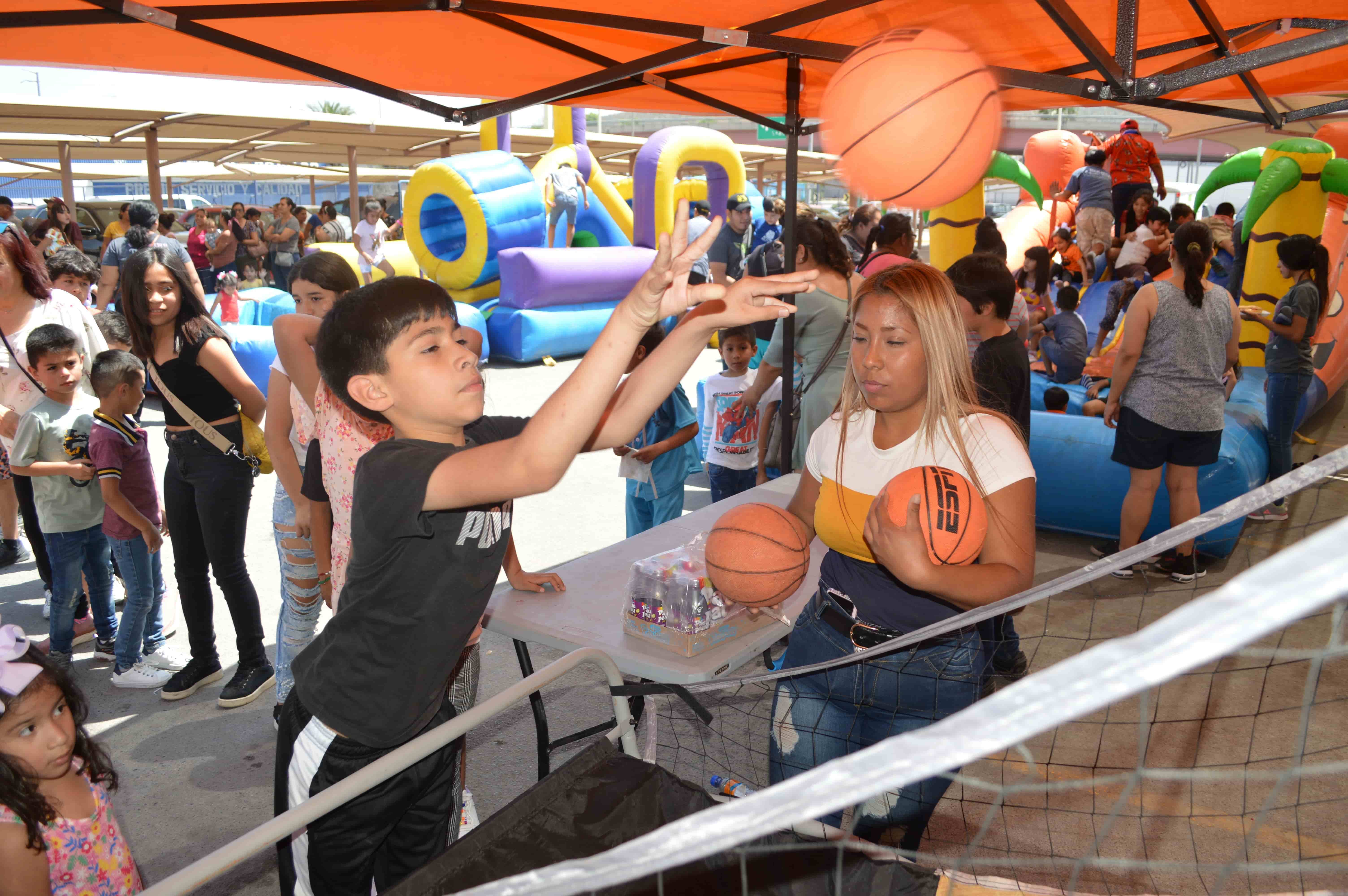 Sigue Súper Gutiérrez festejando a los niños