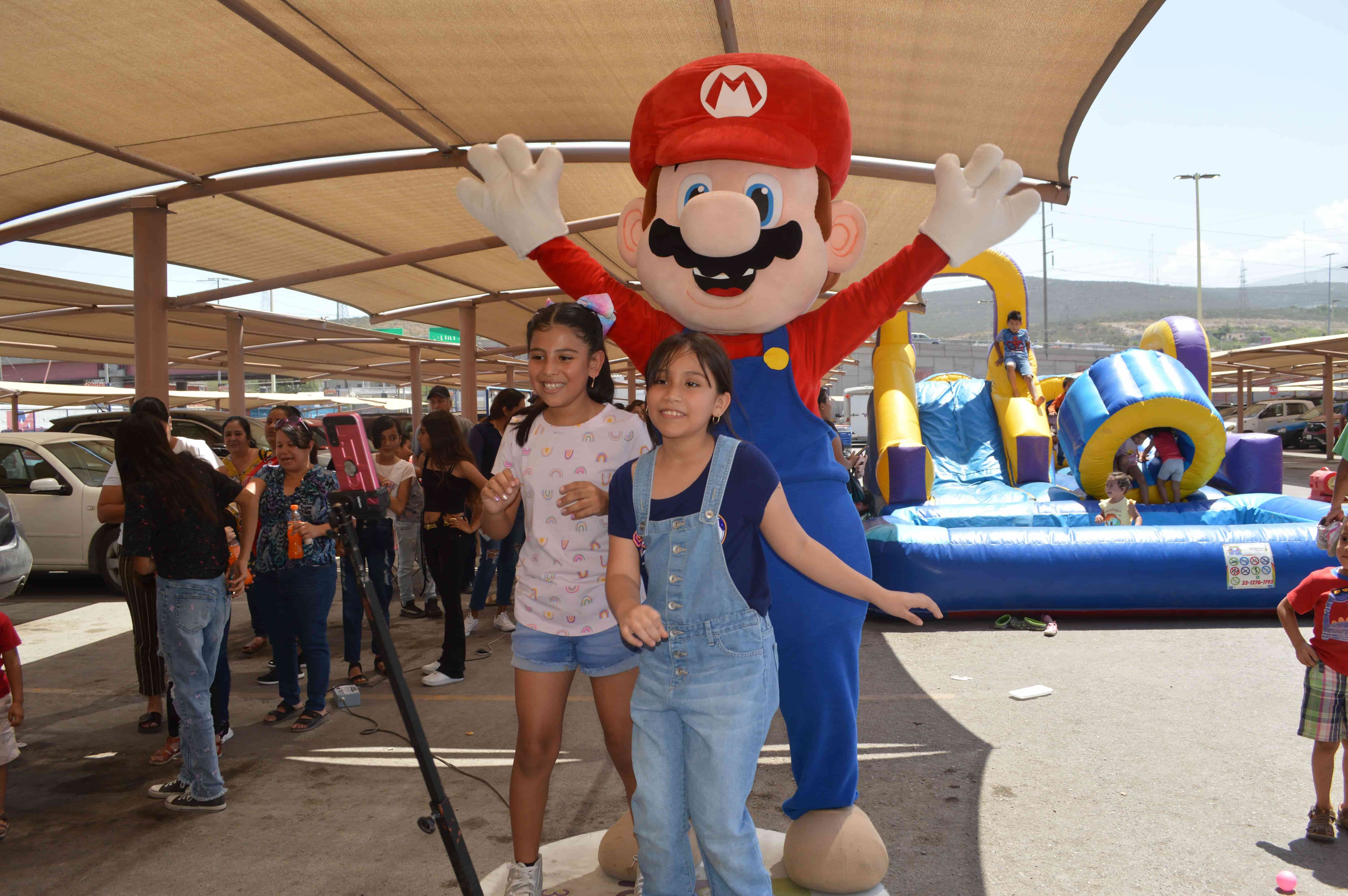 Sigue Súper Gutiérrez festejando a los niños