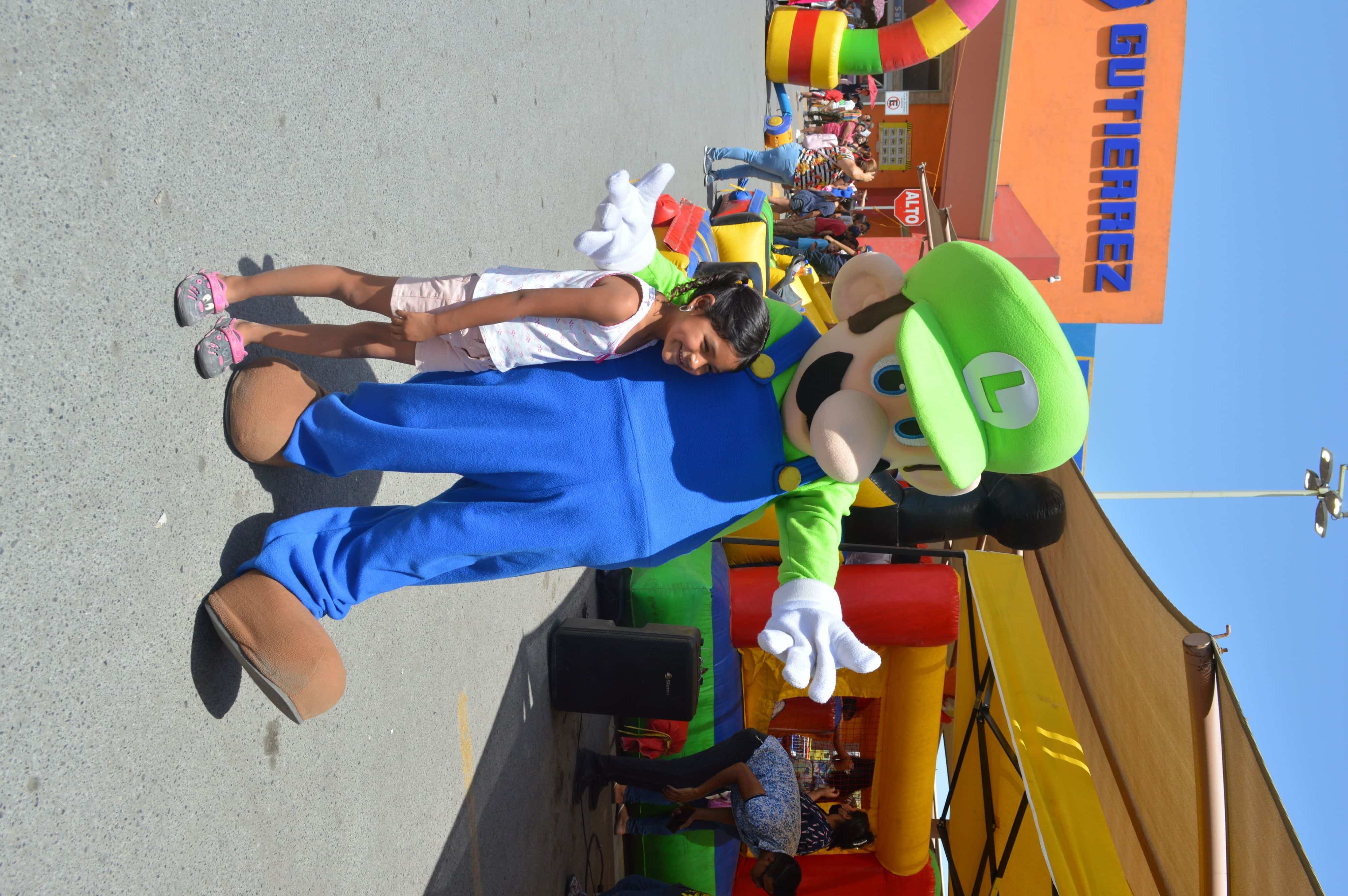 Sigue Súper Gutiérrez festejando a los niños