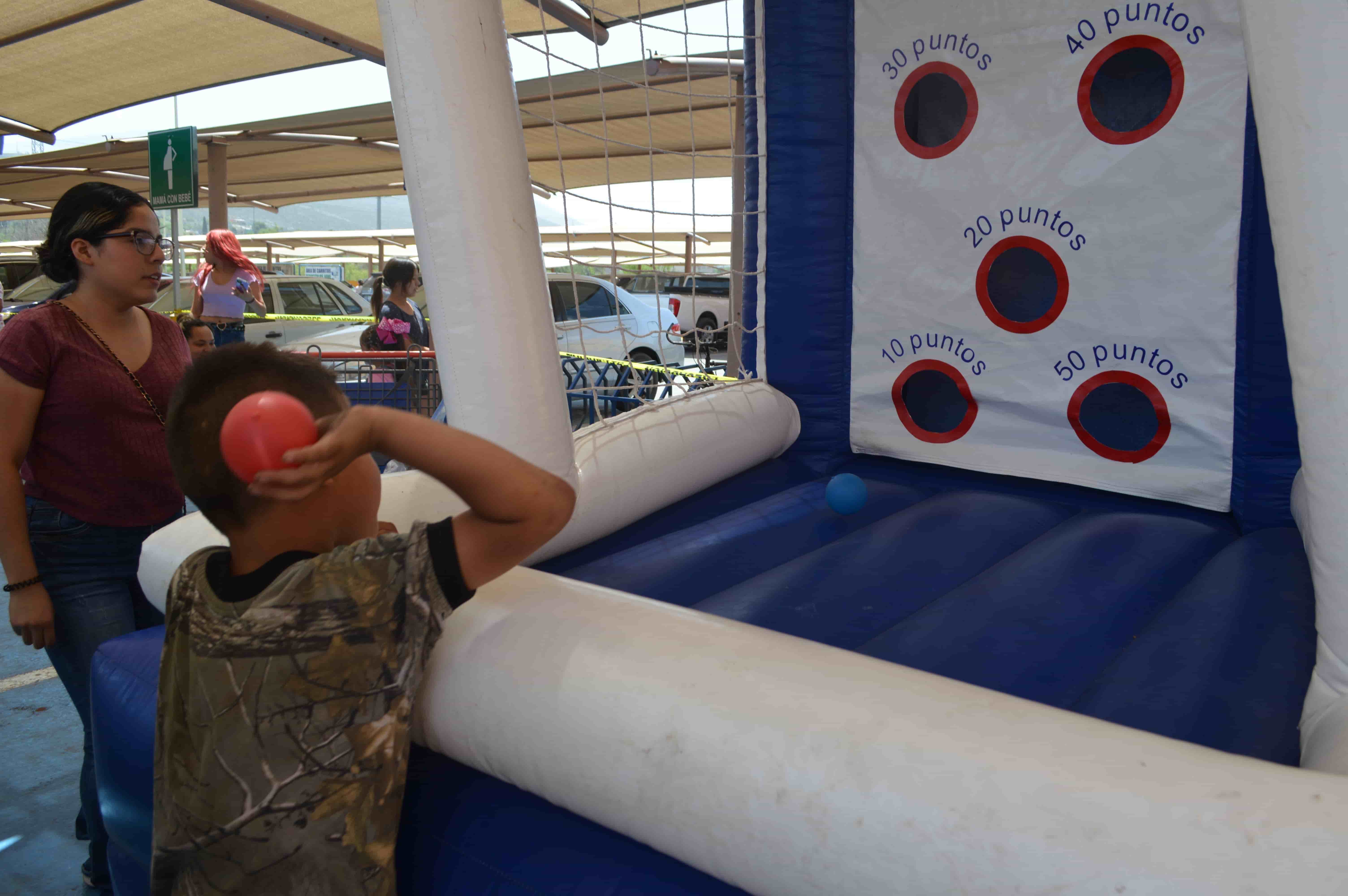 Sigue Súper Gutiérrez festejando a los niños