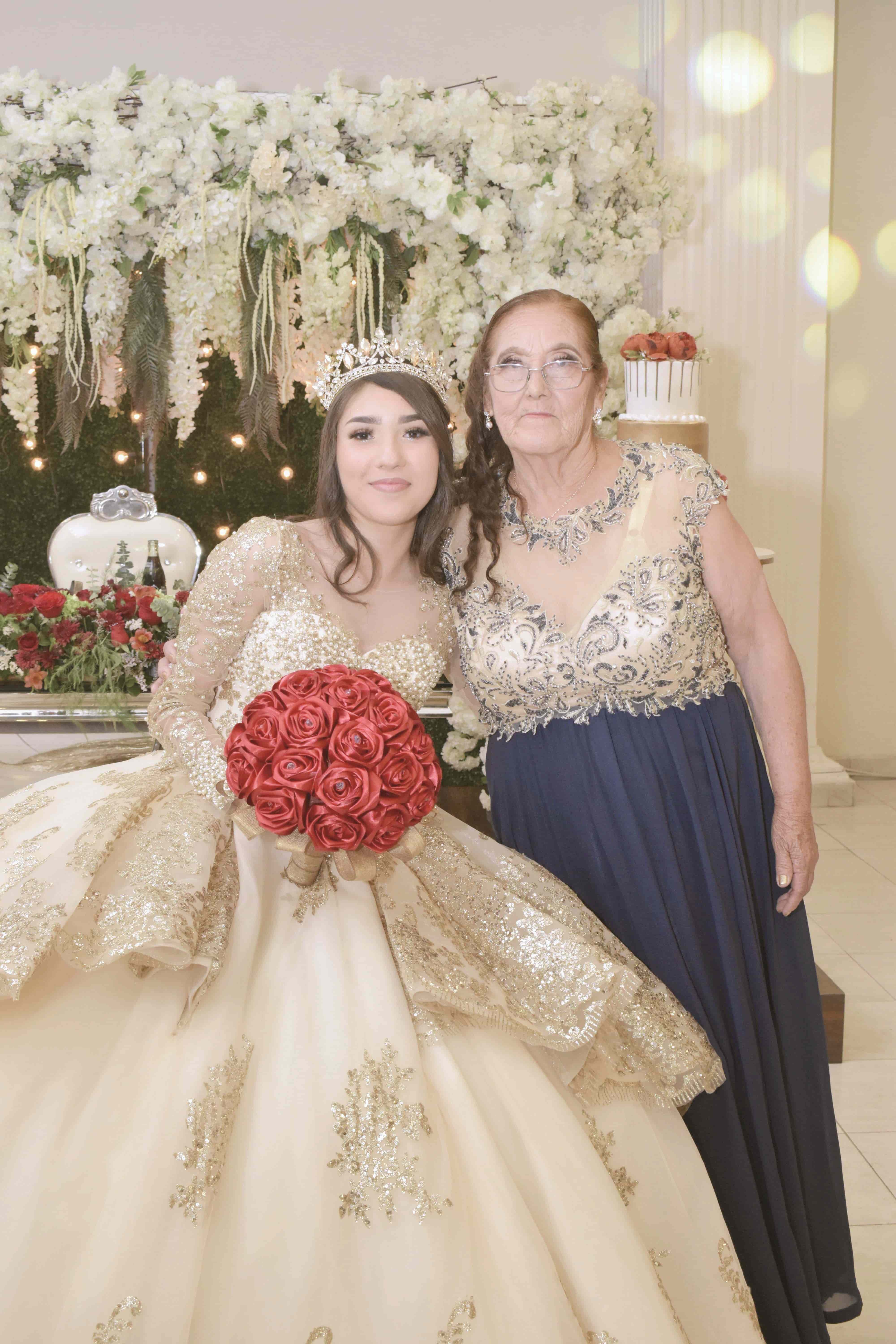 Celebra sus XV primaveras