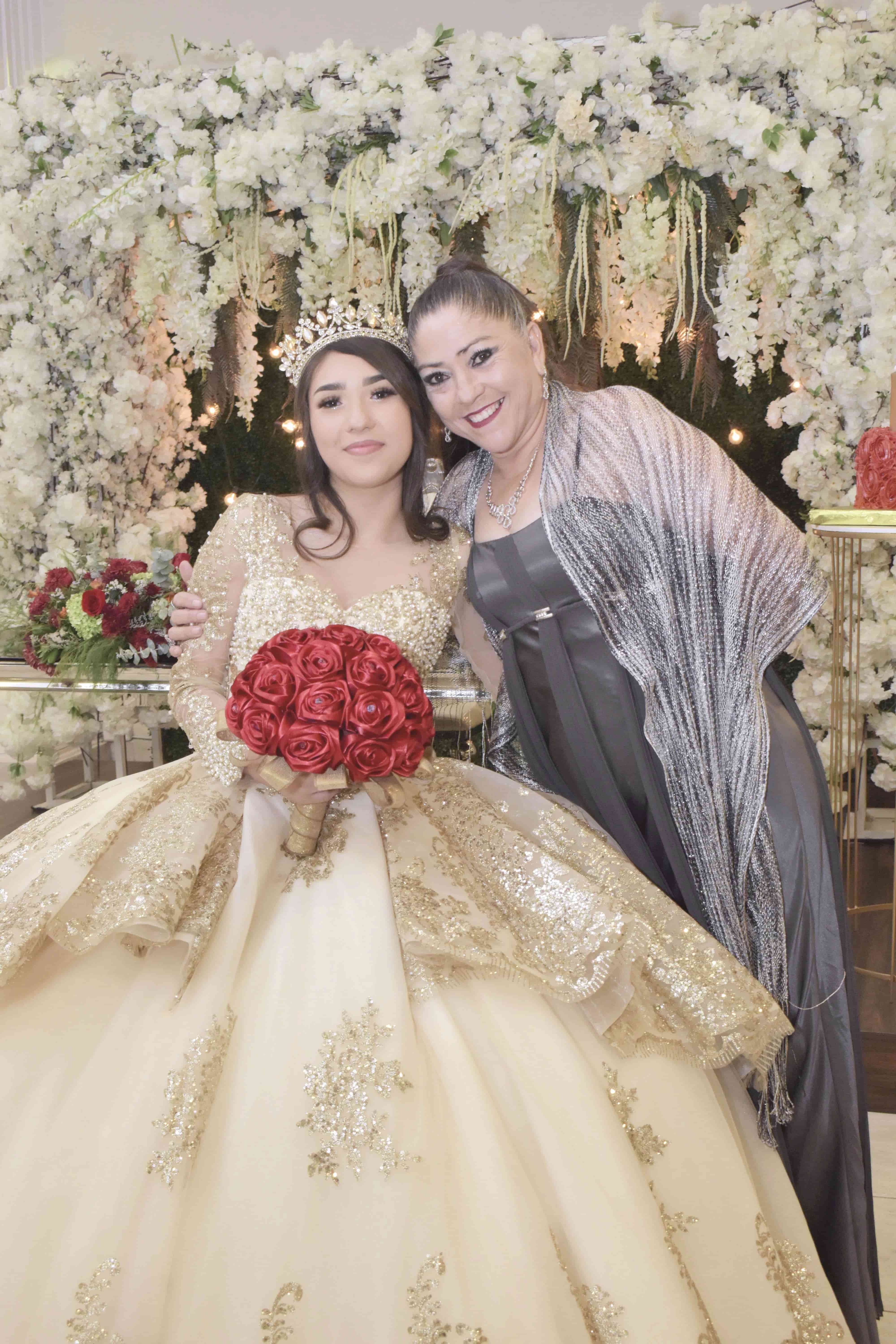 Celebra sus XV primaveras