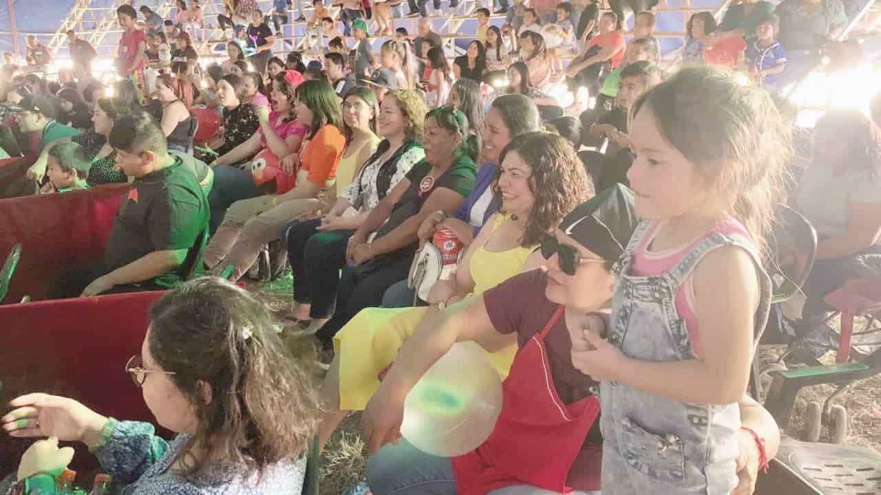 Con circo Festejan a Los niños