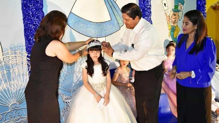 Corona Beto a la Reina de los niños