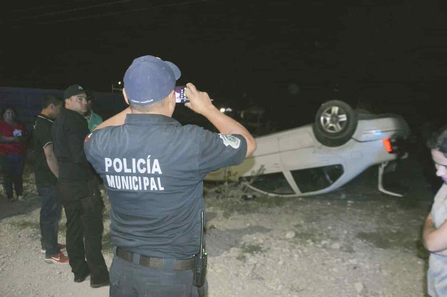 Esposo de novia lo hace volcar