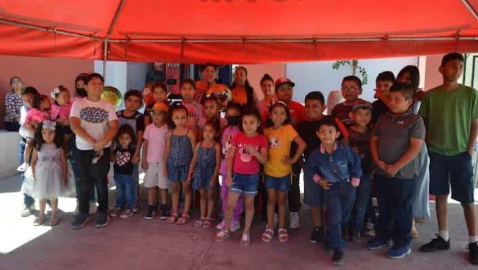 Festeja Acerera a los reyes del hogar