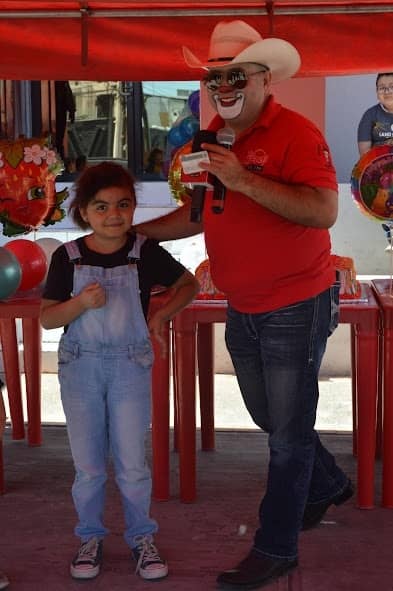 Festeja Acerera a los reyes del hogar