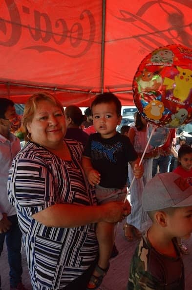 Festeja Acerera a los reyes del hogar