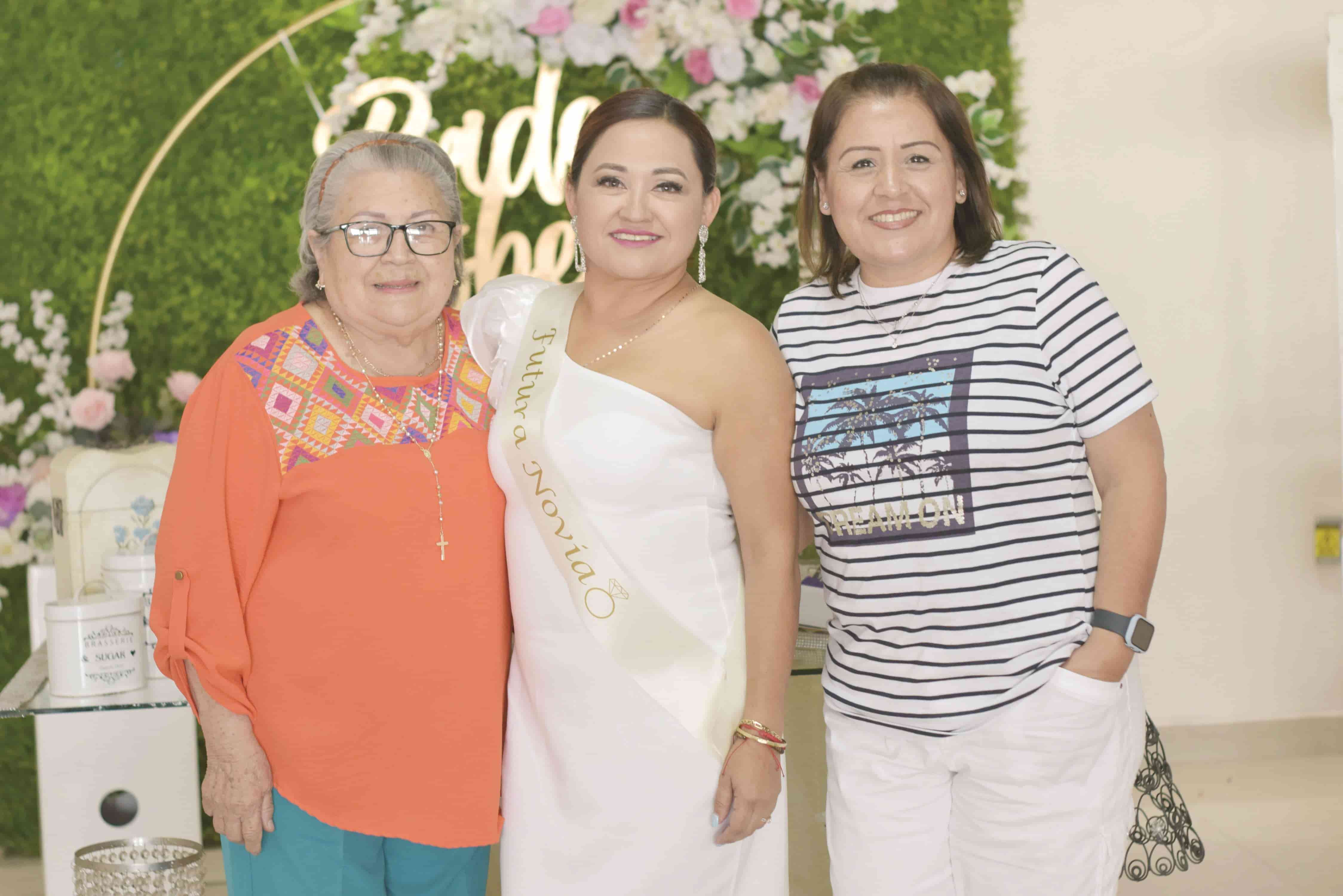 A unos pasos del altar